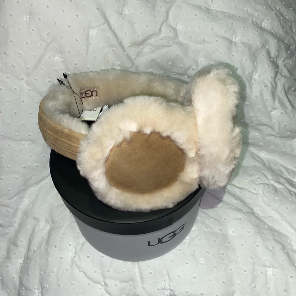 (NIB) UGG Shearling Earmuffs